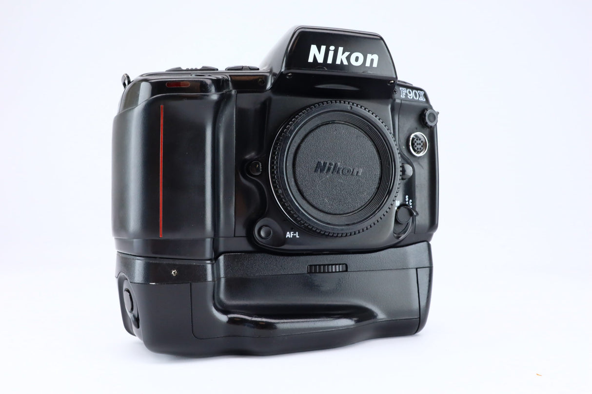 Nikon F90X + Nikon MB-10 battery grip