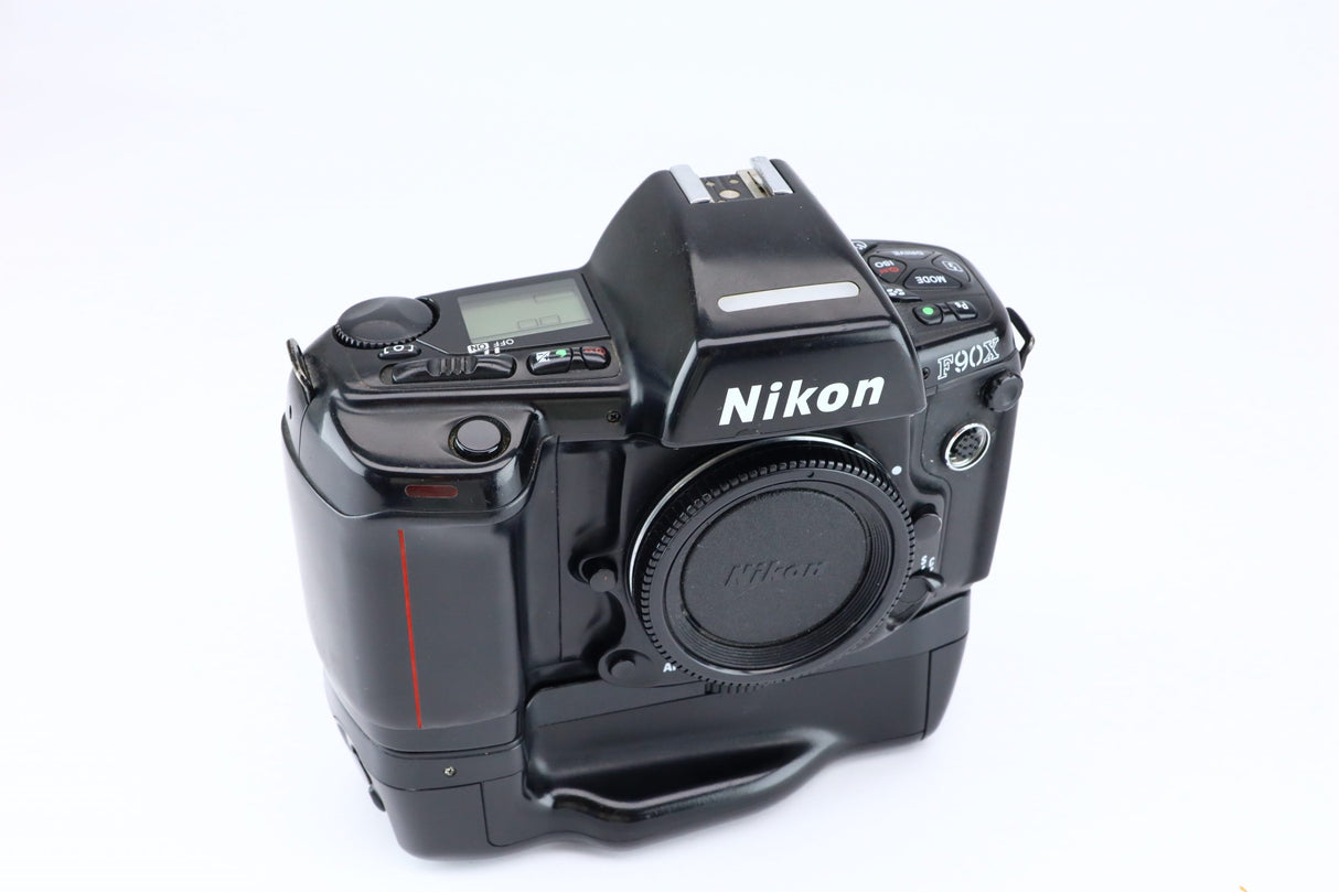 Nikon F90X + Nikon MB-10 battery grip
