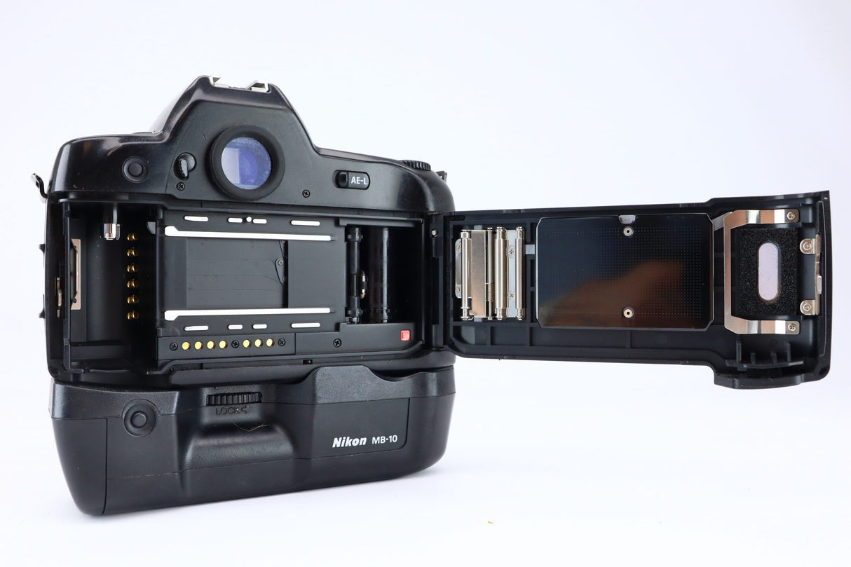 Nikon F90X + Nikon MB-10 battery grip