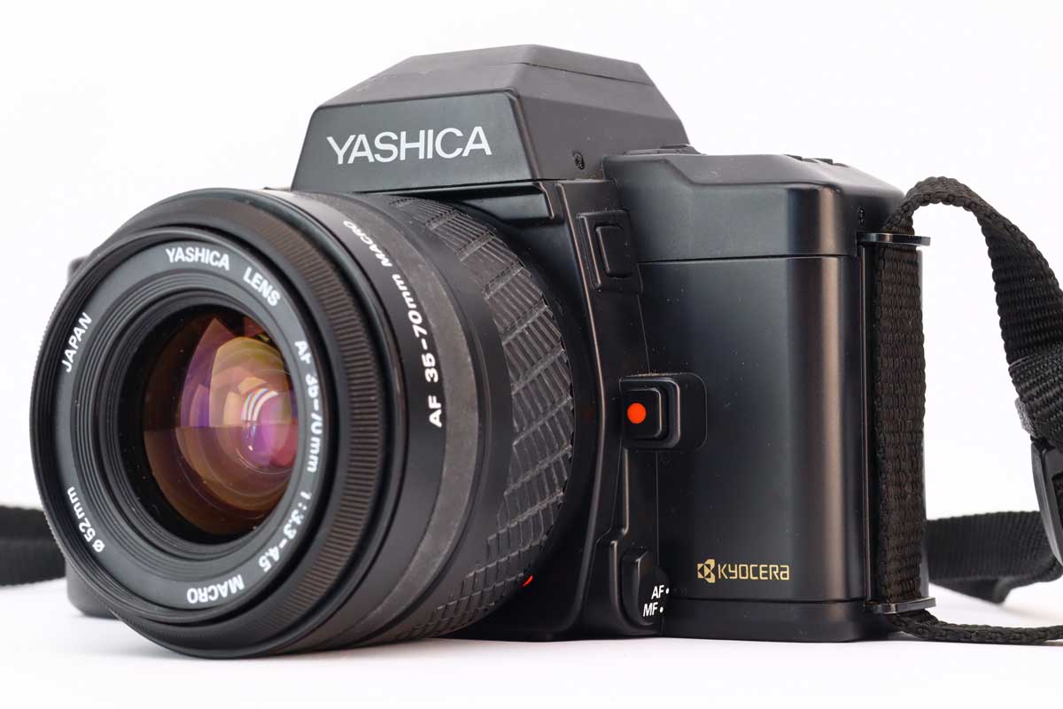 ياشيكا 200-AF 35-70 ملم 1:3,3-4,5