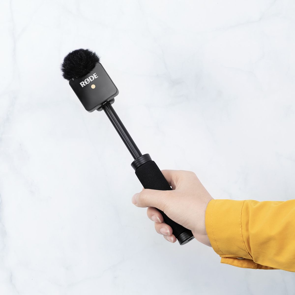 SmallRig 3182 Red Wireless Go Handle For Interview Using