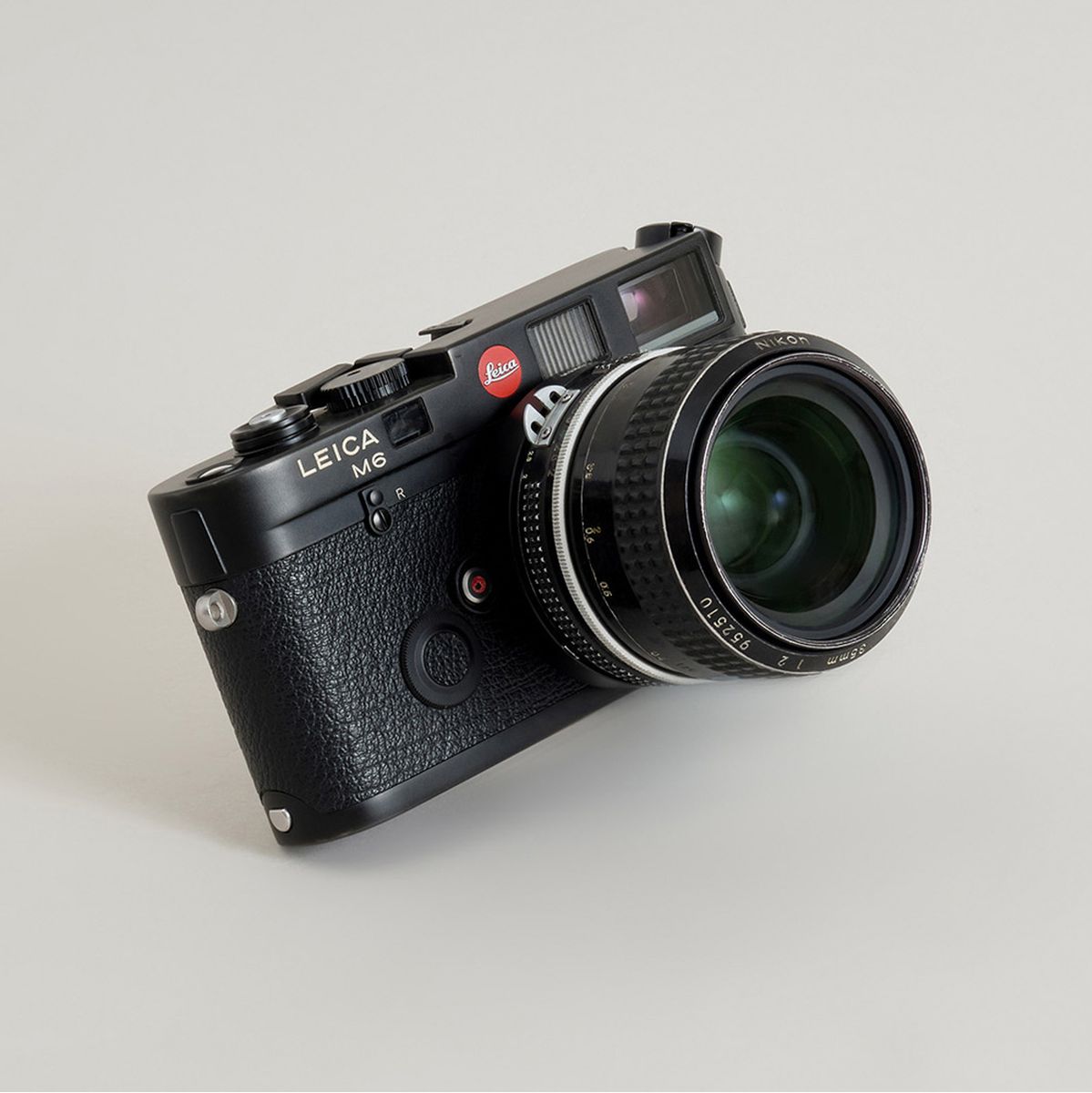 Urth Lens Mount Adapter: Compatible w/ Nikon F Lens To Leica