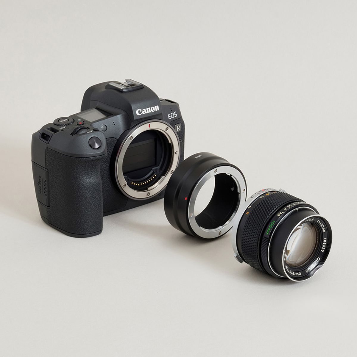 Urth Lens Mount Adapter: Compatible w/ Olympus OM Lens To Ca