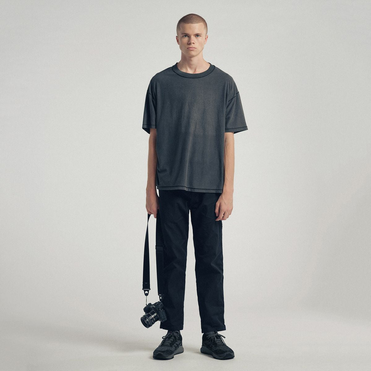 Urth Core Camera Strap (Black) - image 4 of 5