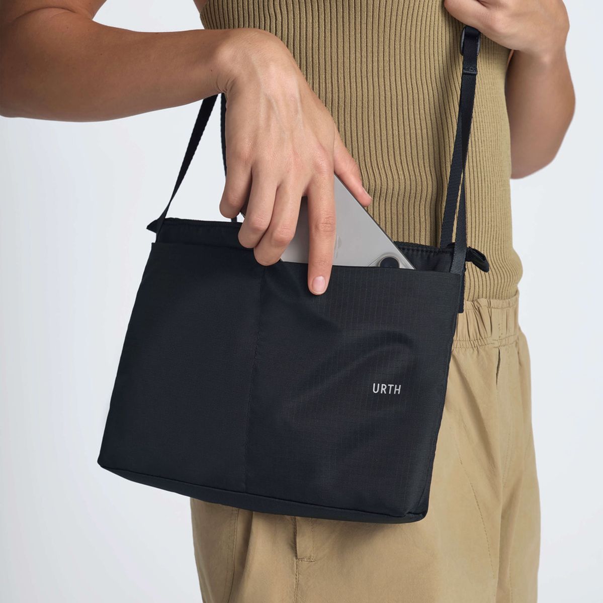 Urth Utility Sacoche Bag - image 4 of 5