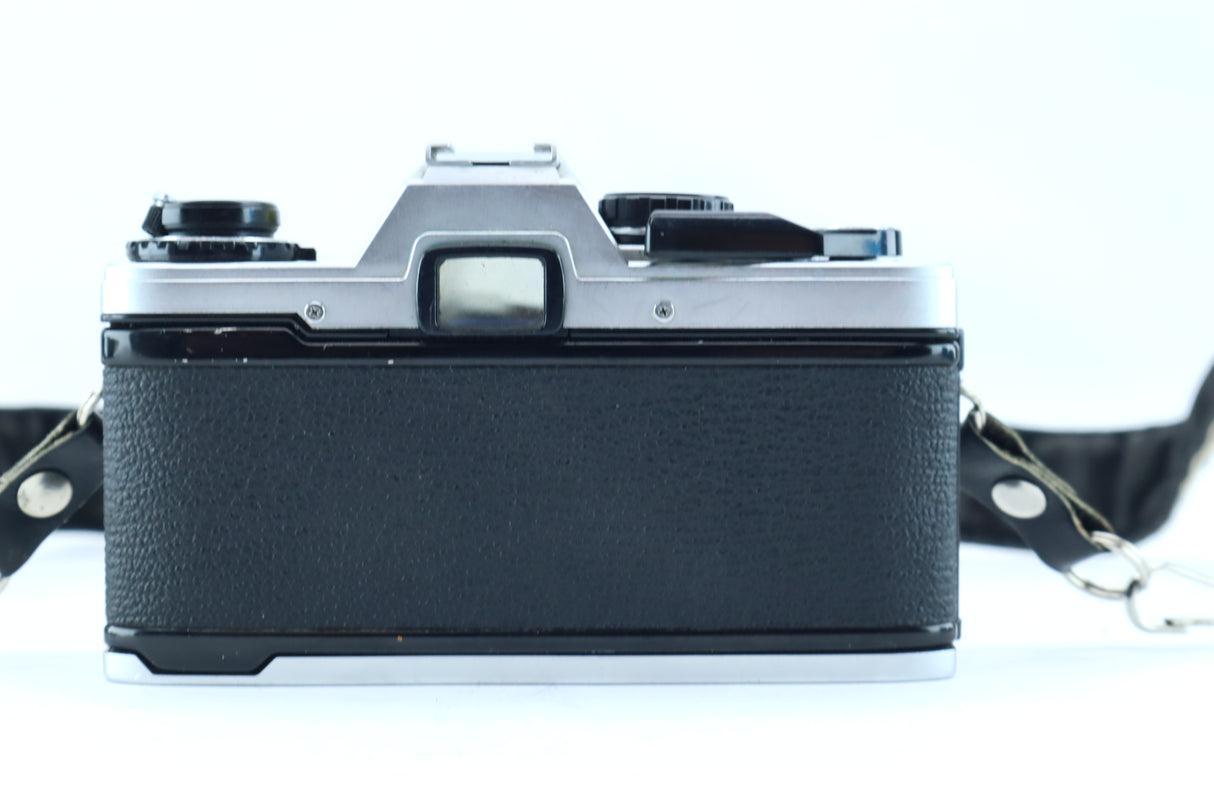 Olympus OM-10 – 35mm SLR with Zuiko MC Auto-S 50mm f/1.8 Lens