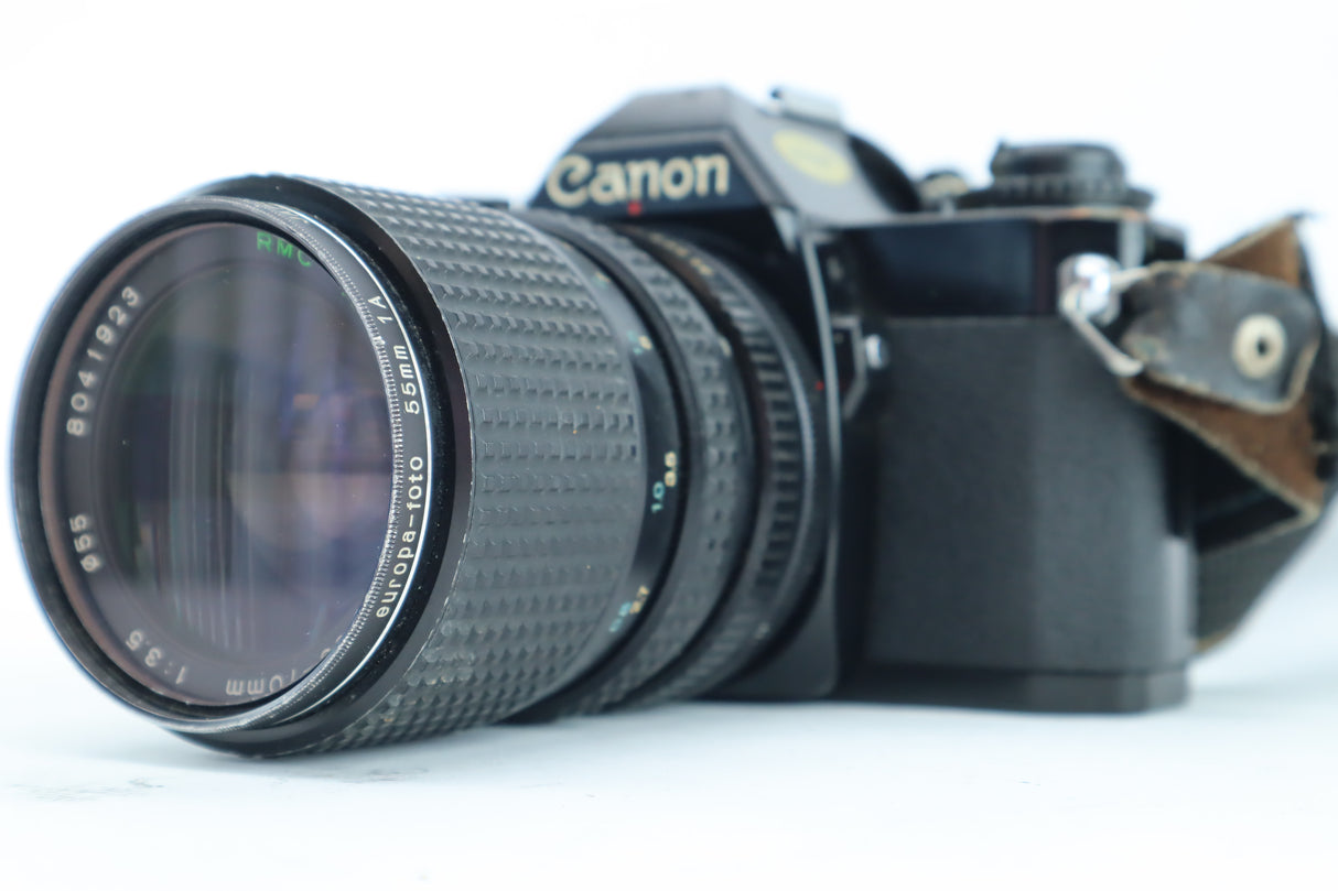 Canon AV-1 with RMC Tokina 35-70mm 3,5