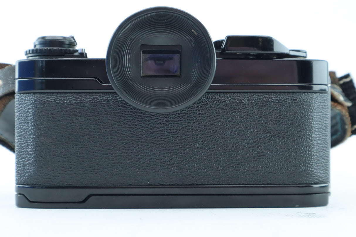 Canon AV-1 with RMC Tokina 35-70mm 3,5