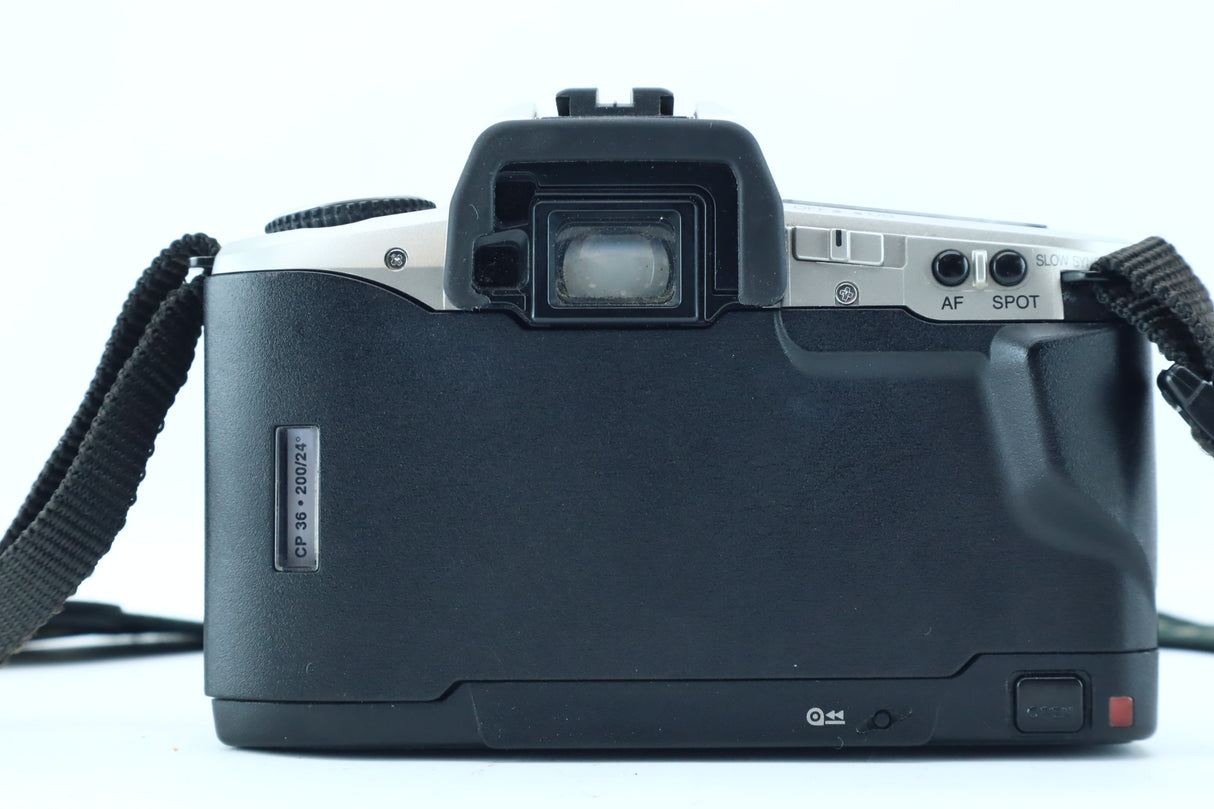 Minolta Dynax 5 with AF Zoom 28–80mm f/3.5–5.6 Lens. KIJK LENS MOUNT