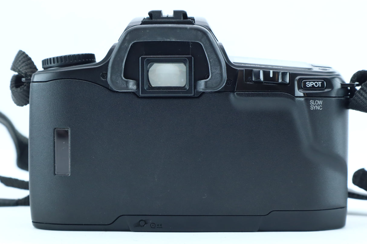 Minolta Dynax 404si + 28–80mm f/3.5–5.6