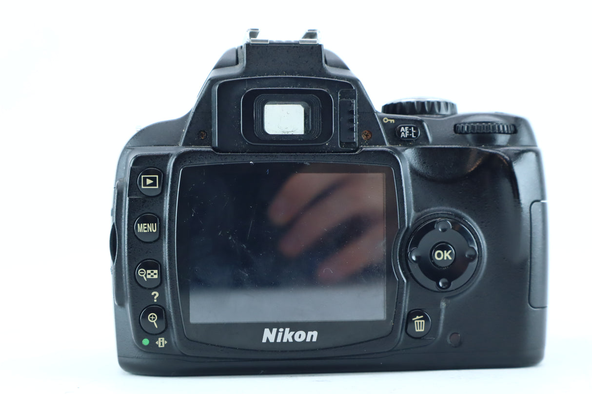 Nikon D40 – Entry-Level Digital SLR Camera Body (Serial: 6312687)