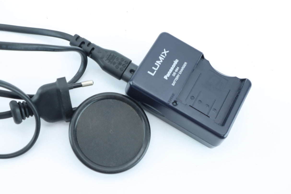 Leica V-Lux 1 with 7.4–88.8mm f/2.8–3.7 ASPH