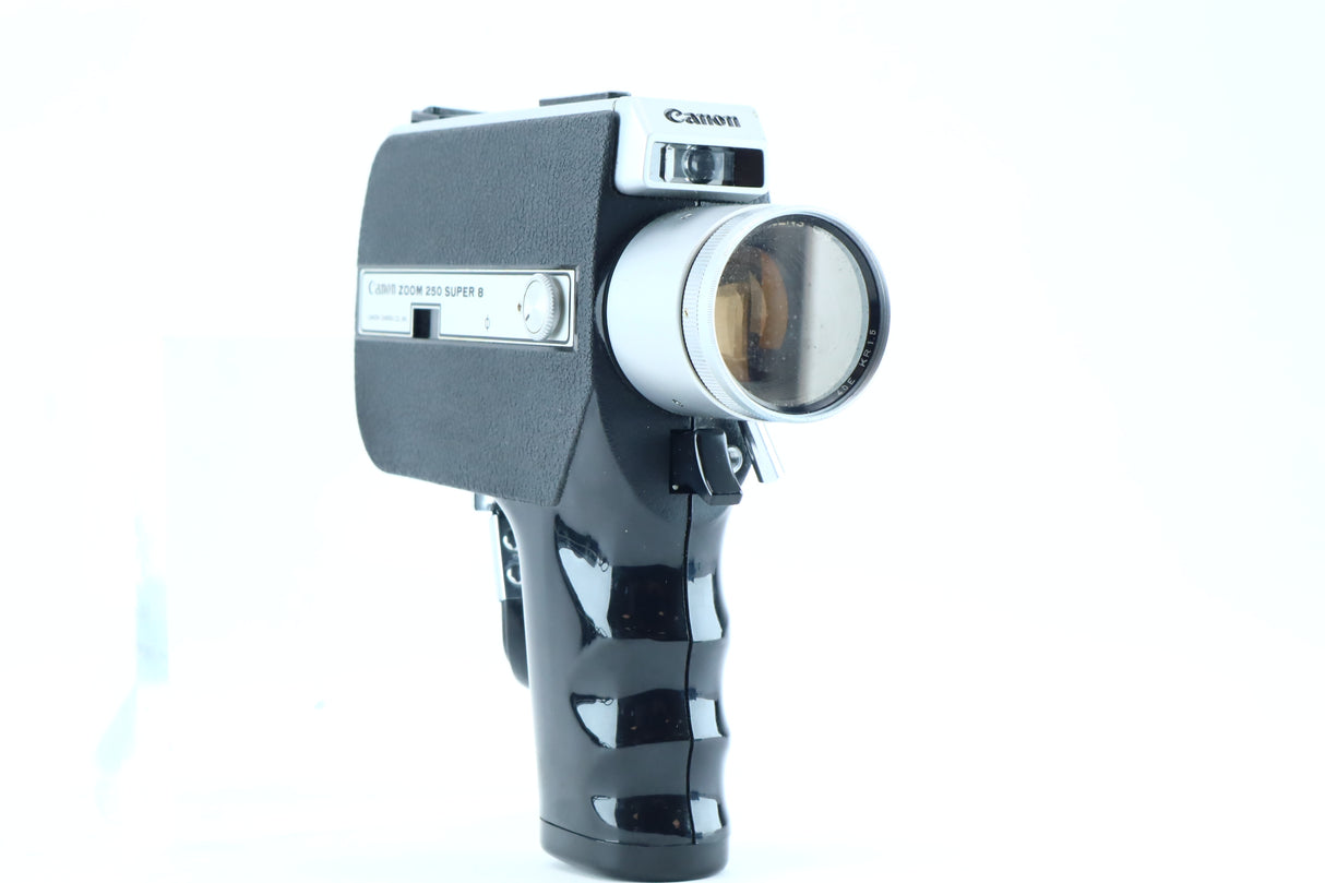 Canon Zoom 250 Super 8 with Canon Zoom 10–27mm f/1.8 – Super 8 Film Camera
