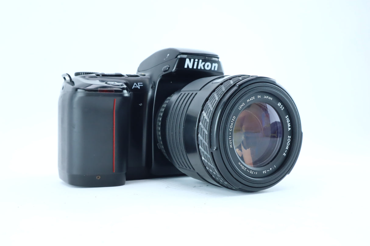 Nikon F-601 with Sigma Zoom-K 70–210mm f/4–5.6 MC