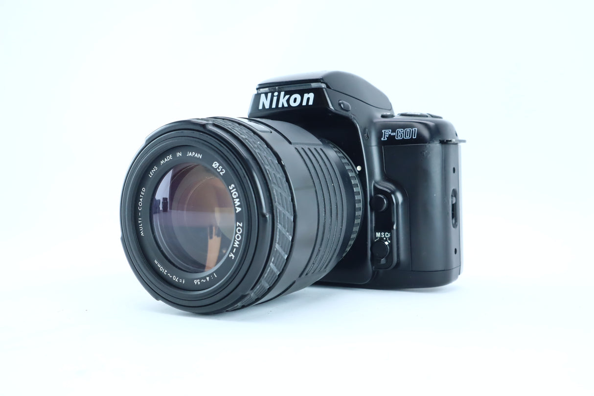 Nikon F-601 with Sigma Zoom-K 70–210mm f/4–5.6 MC