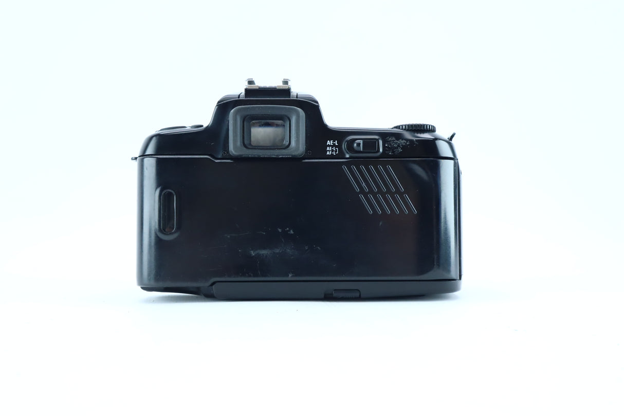 Nikon F-601 with Sigma Zoom-K 70–210mm f/4–5.6 MC