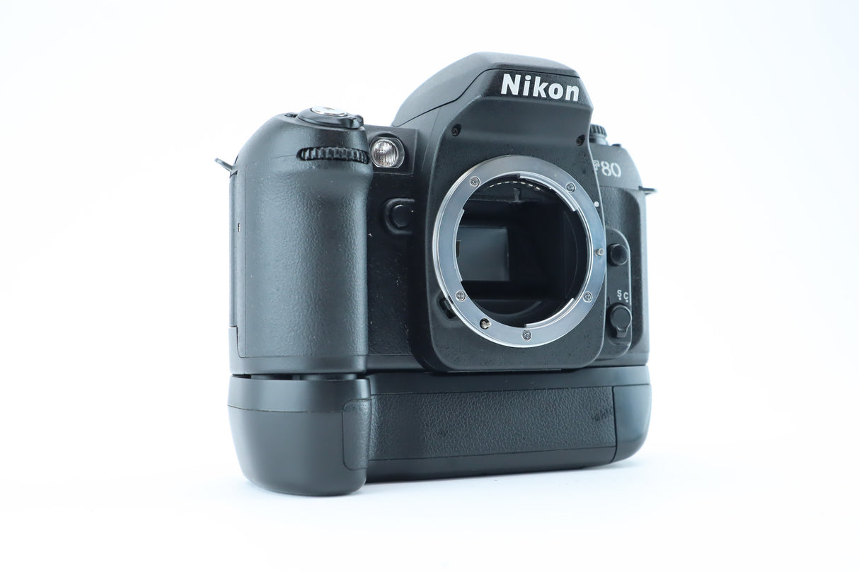 Nikon F80 + Nikon MB-16 Battery Grip