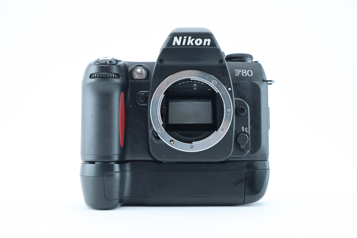 Nikon F80 + Nikon MB-16 Battery Grip