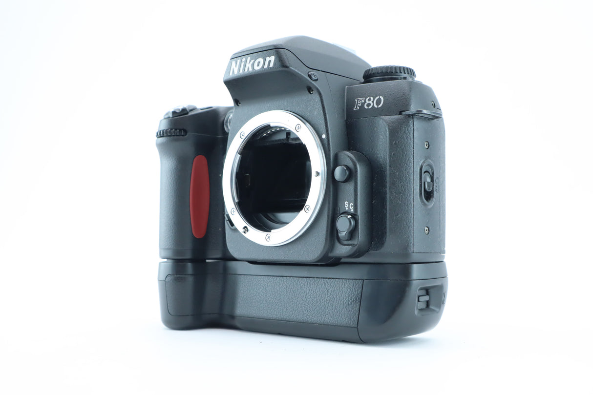 Nikon F80 + Nikon MB-16 Battery Grip