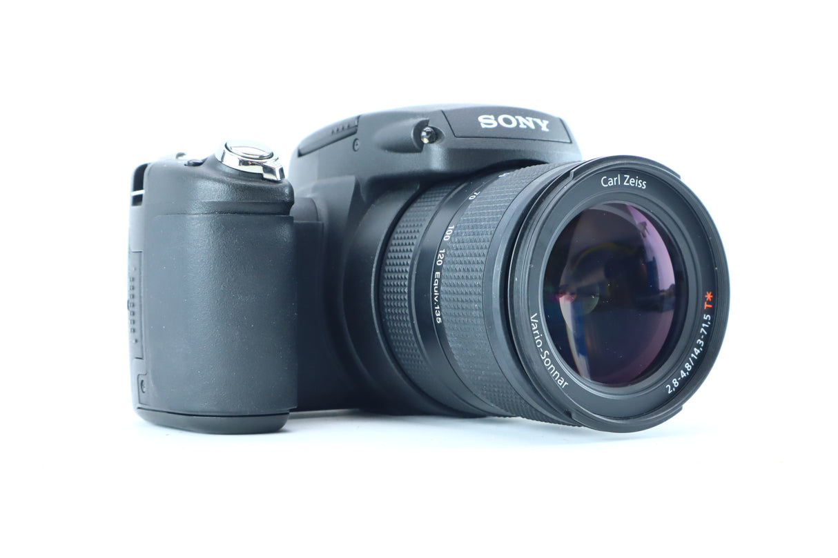 Sony DSC-R1 with Carl Zeiss Vario-Sonnar T 14.3–71.5mm f/2.8–4.8
