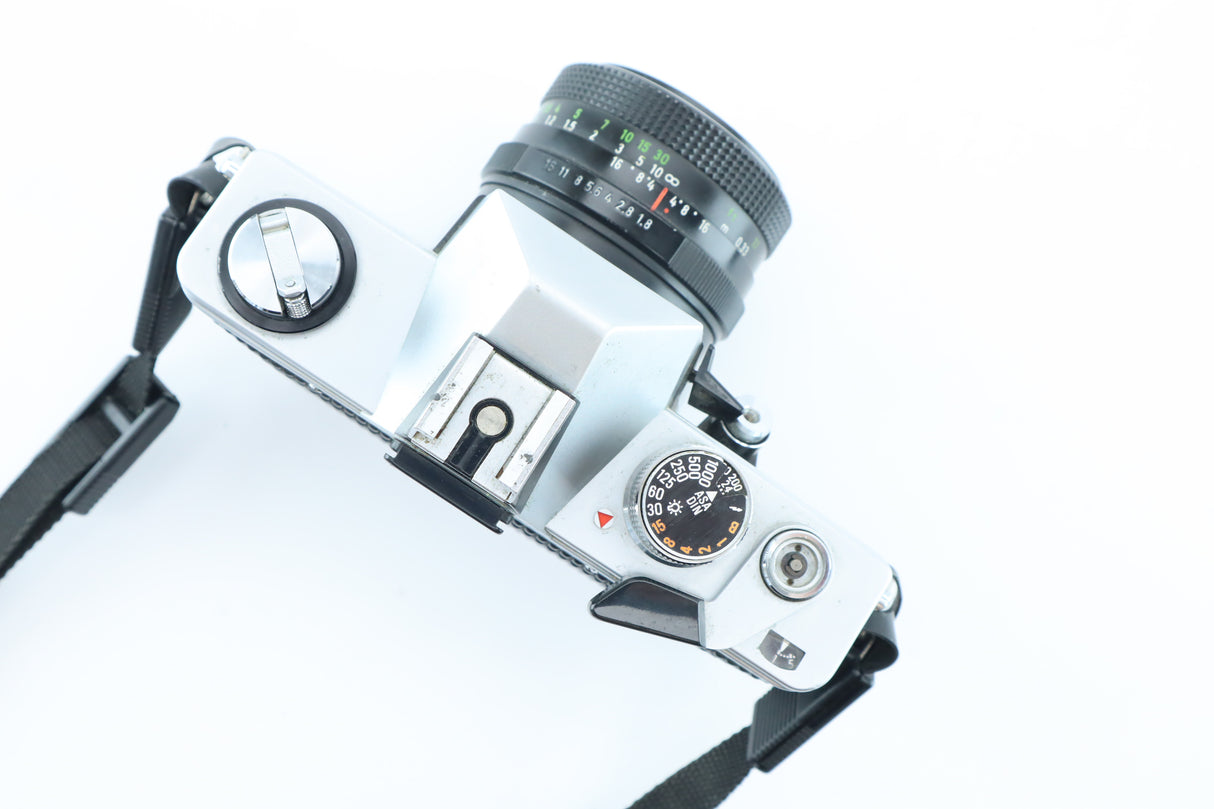 Praktica MTL 3 + Pentacon auto 50mm f/1.8 MC (nog 1 foto zoals de eerste foto zonder zonnekap)