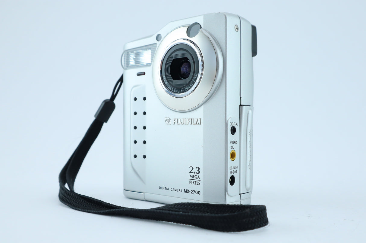 Fujifilm MX-2700 – 2.3 Megapixel Digital Camera with Fujinon 7.6mm f/3.2 Lens