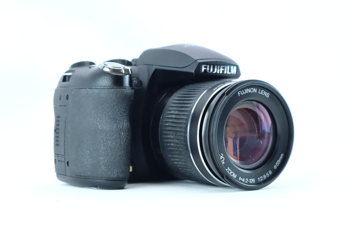 Fujifilm FinePix HS10 with Fujinon 4.2–126mm f/2.8–5.6