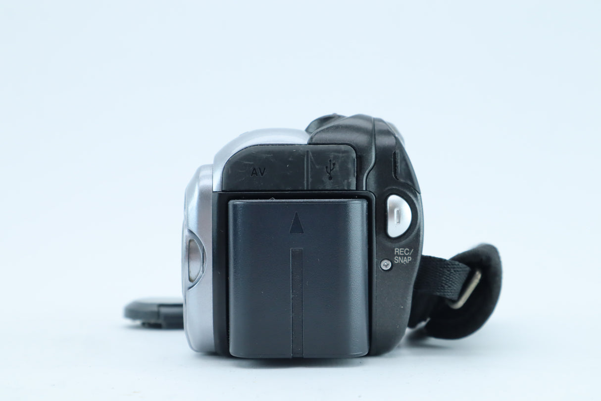 JVC Hard Disk Camcorder with 32x Optical Zoom – f=2.3–73.6mm f/2.0 Lens