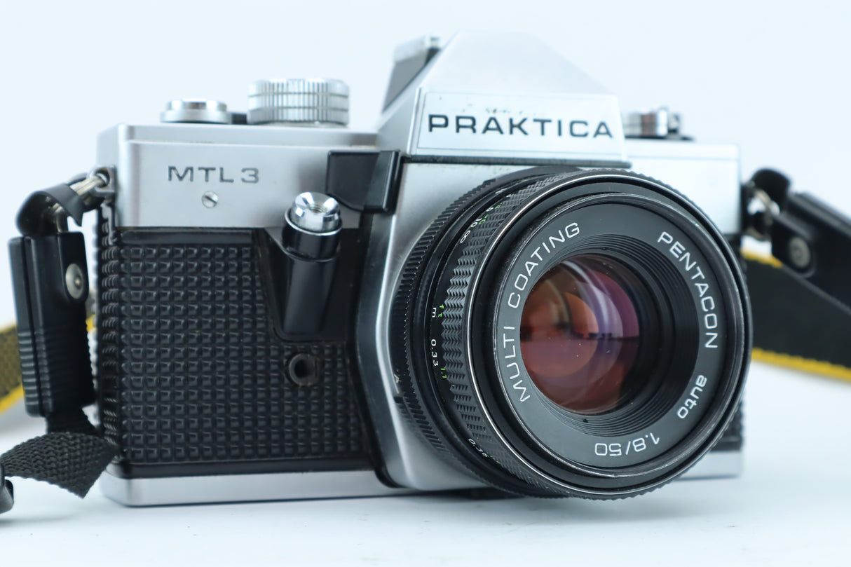 Praktica MTL 3 + Pentacon auto 50mm f/1.8 MC (nog 1 foto zoals de eerste foto zonder zonnekap)