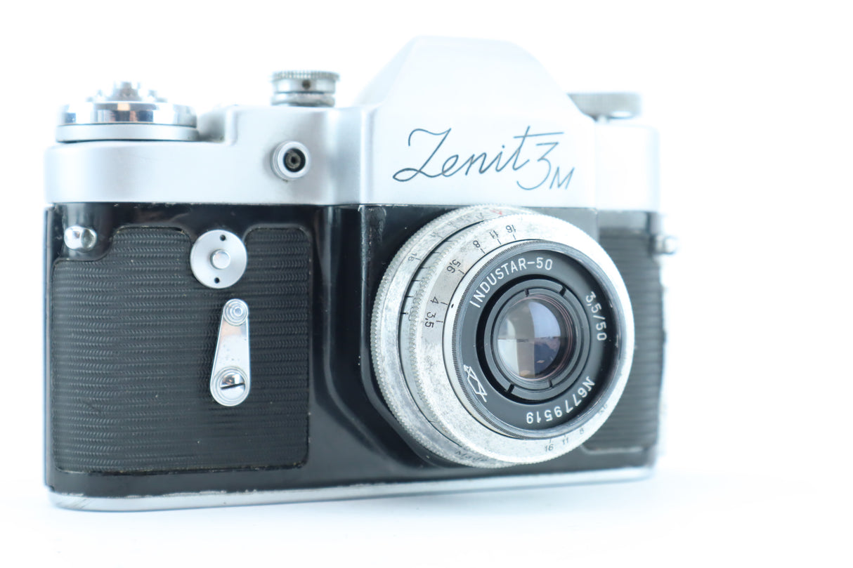 Zenit 3M + Industar-50 50mm f/3.5 Lens KIJK LENS MOUNT DANK