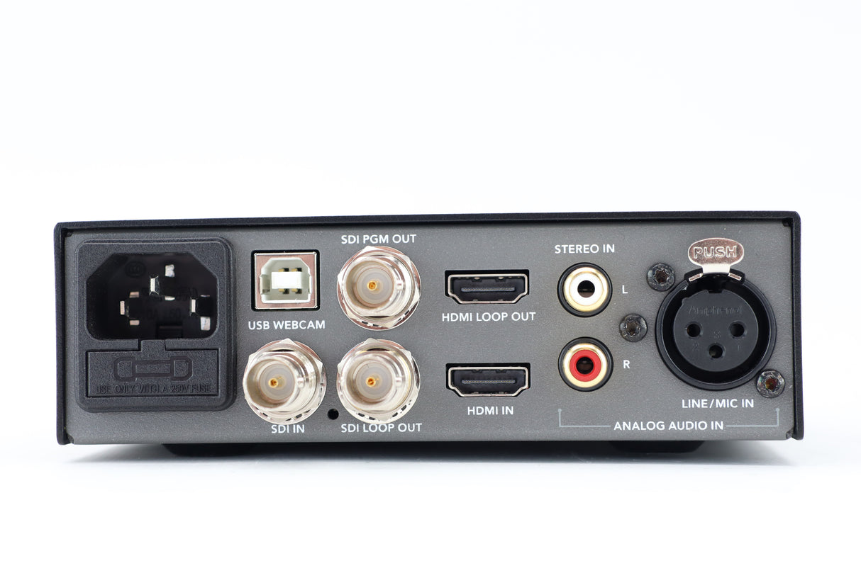 مقدم الويب لتصميم السحر الأسود