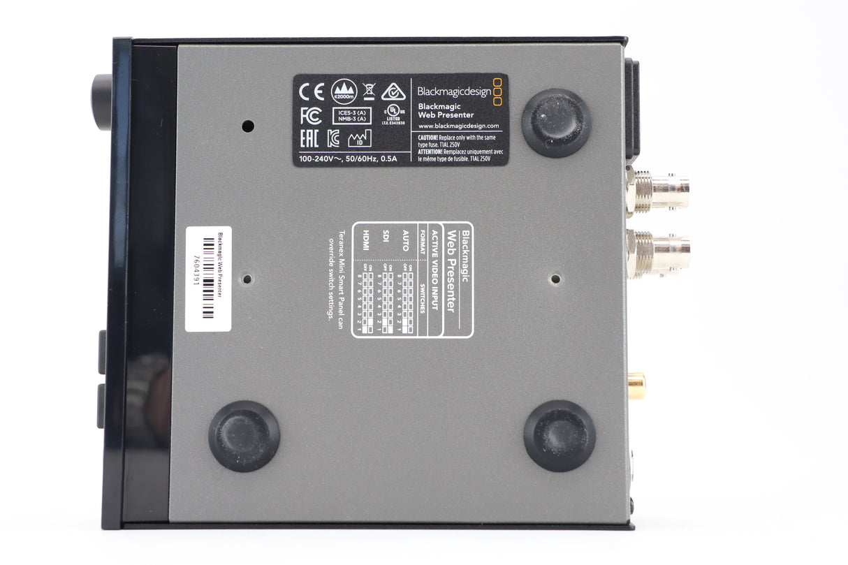 مقدم الويب لتصميم السحر الأسود