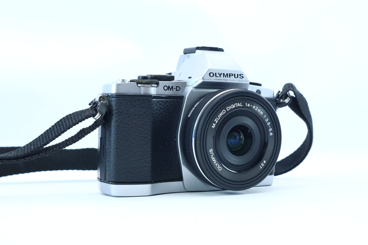 Olympus OM-D E-M5 with M.Zuiko 14-42mm f/3.5-5.6