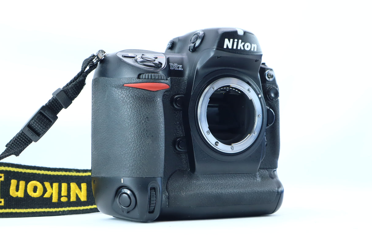 Nikon D2X