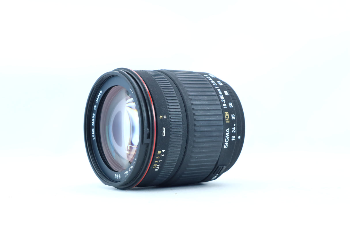 Sigma 18-200mm f/3.5-6.3 DC