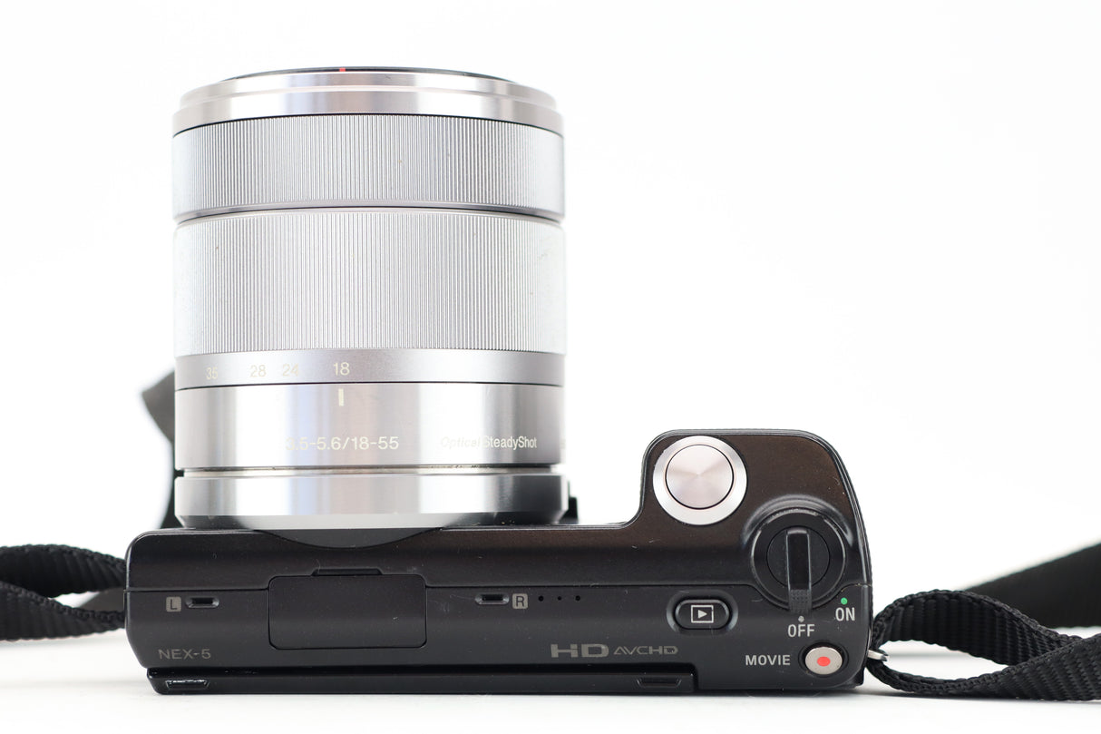 سوني NEX-5 + سوني Sel1855 3,5-5,6 18-55 ملم