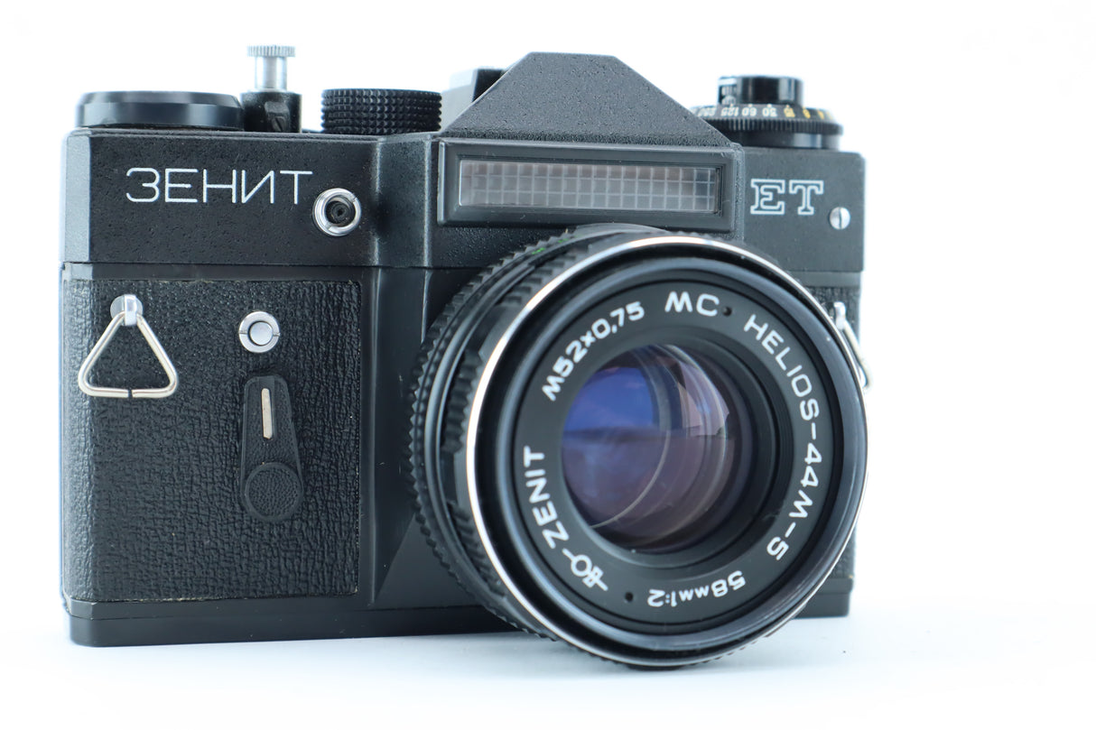 Zenit ET with Helios-44M-5 58mm f/2 – Classic Soviet 35mm SLR with M42 Mount