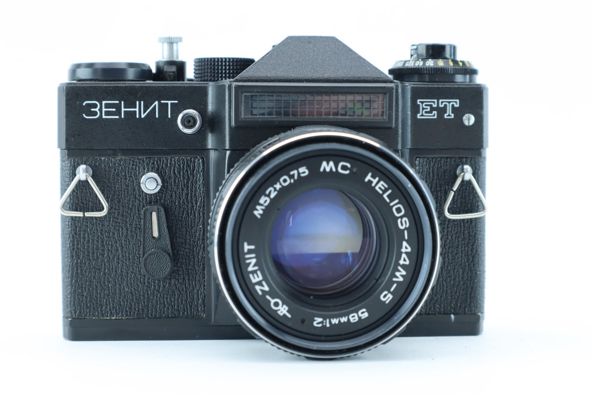 Zenit ET with Helios-44M-5 58mm f/2 – Classic Soviet 35mm SLR with M42 Mount