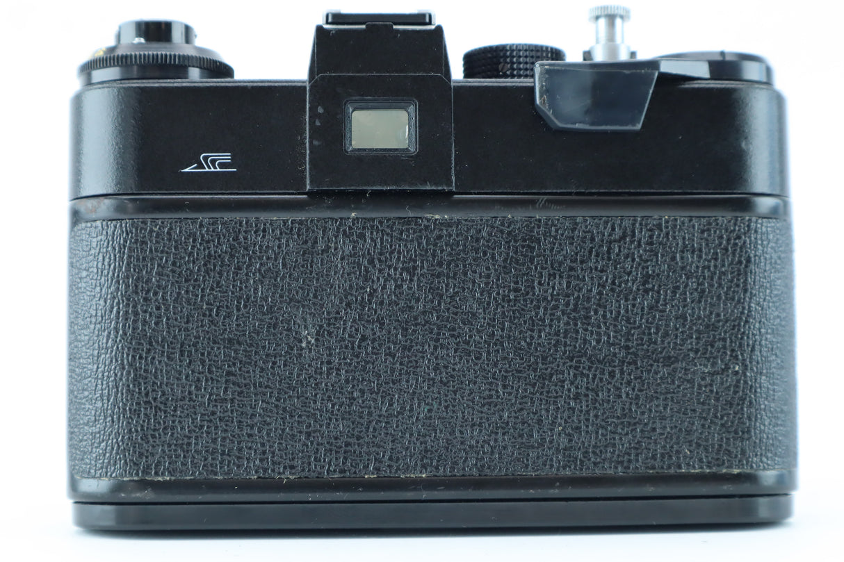 Zenit ET with Helios-44M-5 58mm f/2 – Classic Soviet 35mm SLR with M42 Mount