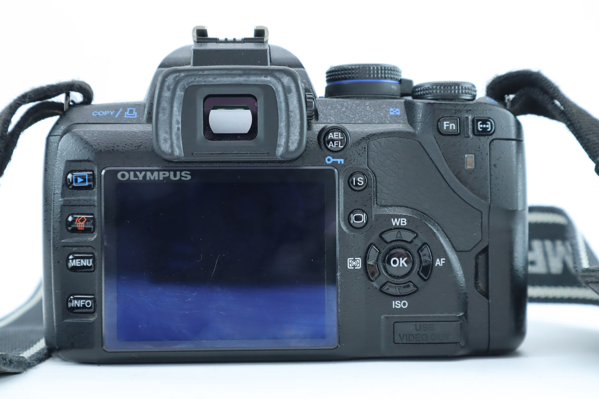 Olympus E-520 – 10MP DSLR Camera with Live View and Image Stabilization.