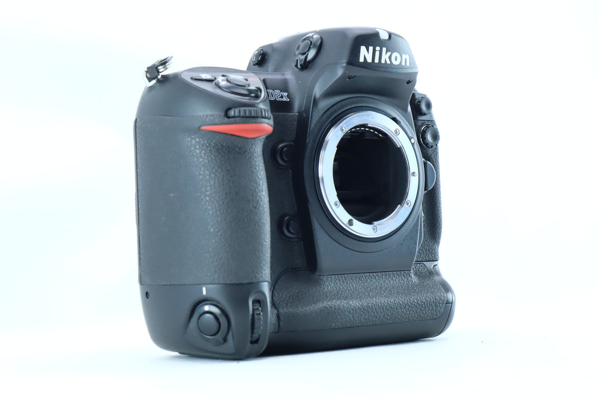 Nikon D2X