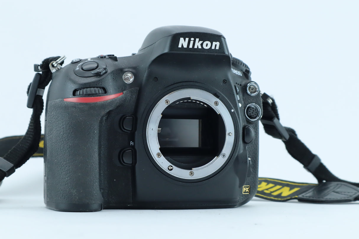 Nikon D800 – Full-Frame 36.3MP DSLR Camera Body.