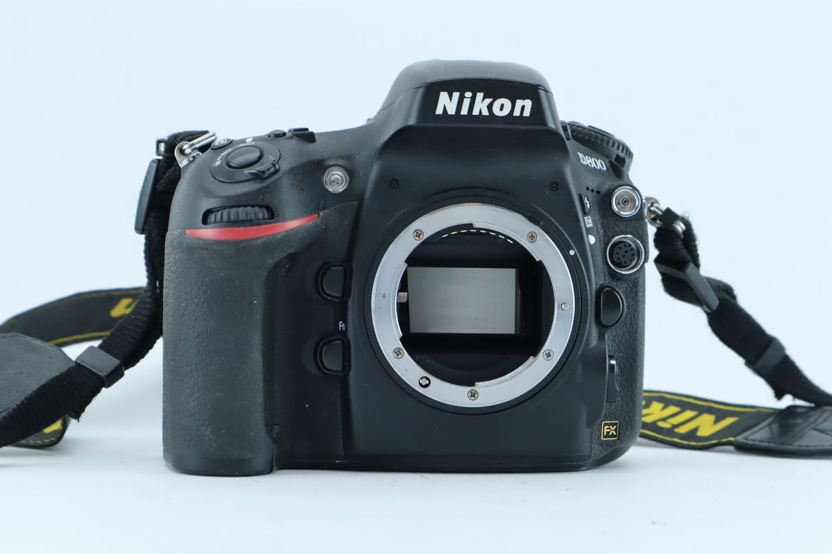 Nikon D800 – Full-Frame 36.3MP DSLR Camera Body.