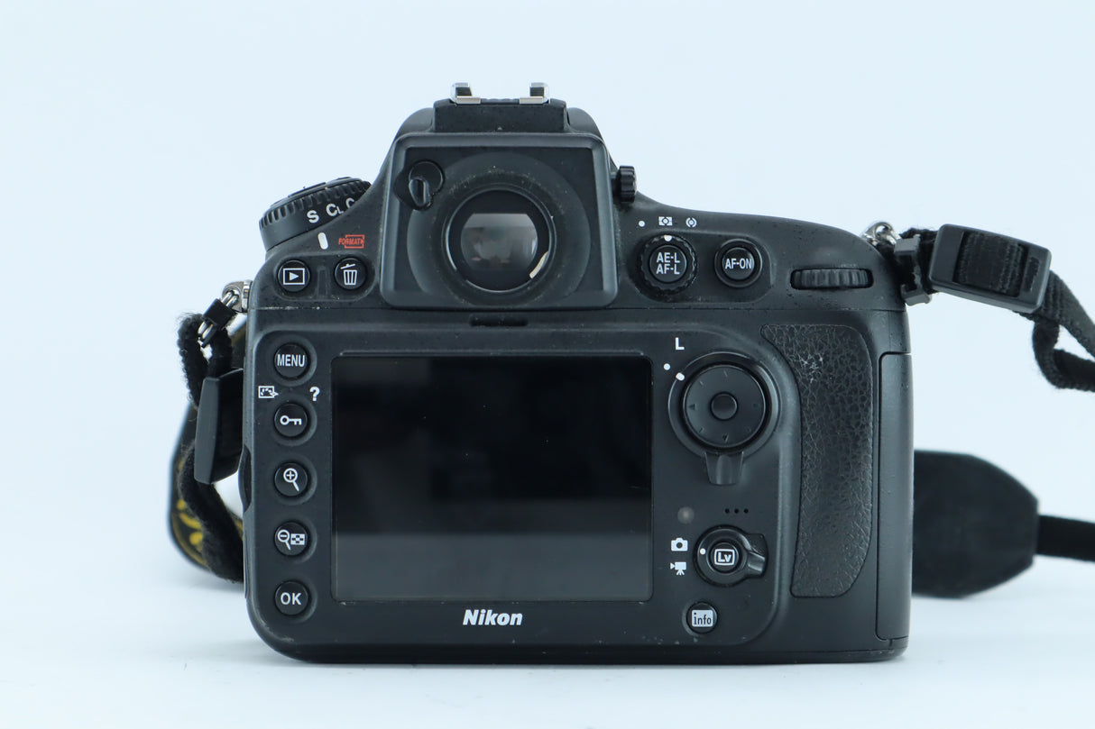 Nikon D800 – Full-Frame 36.3MP DSLR Camera Body.