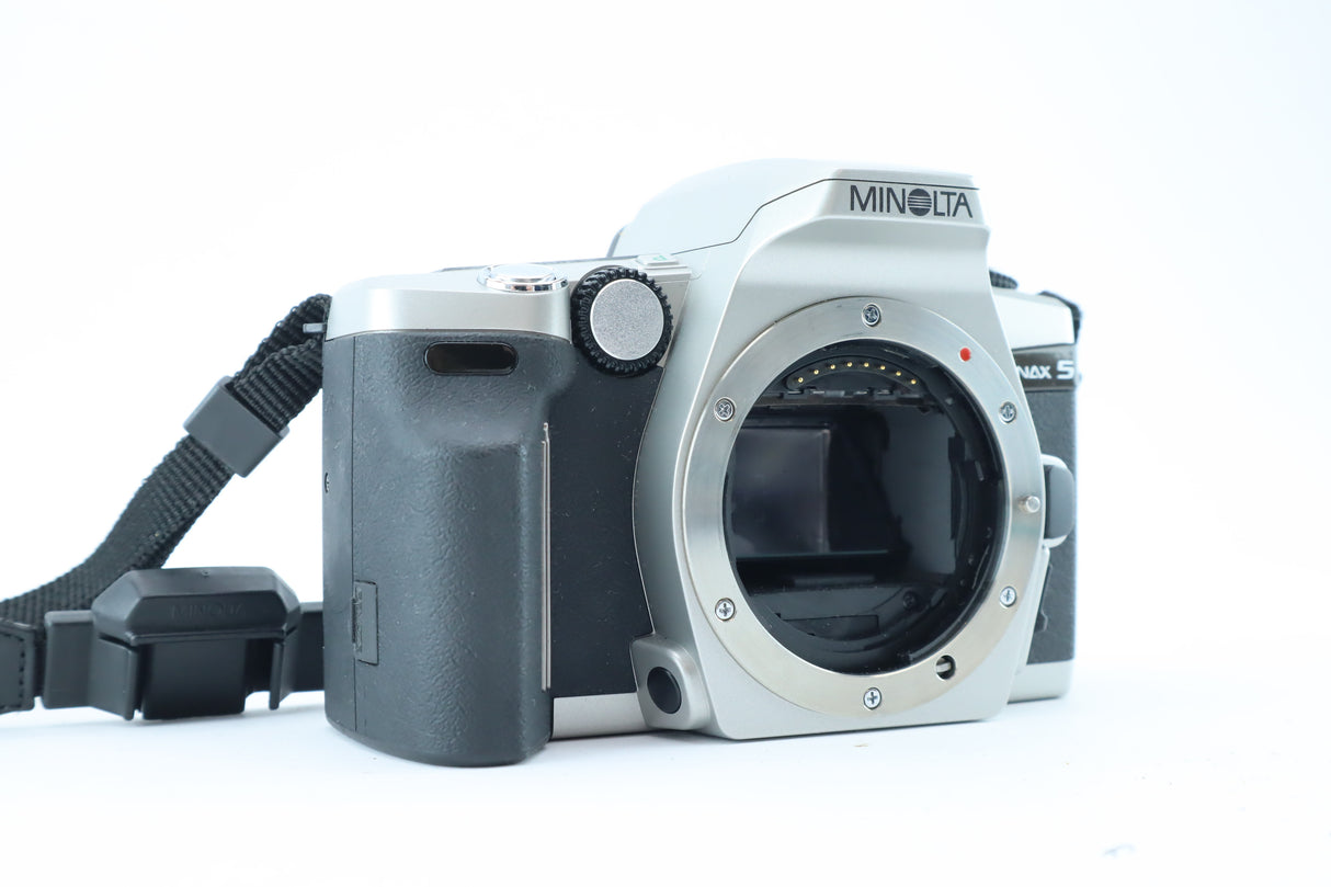 Minolta Dynax 5 – Lightweight 35mm Autofocus SLR Camera