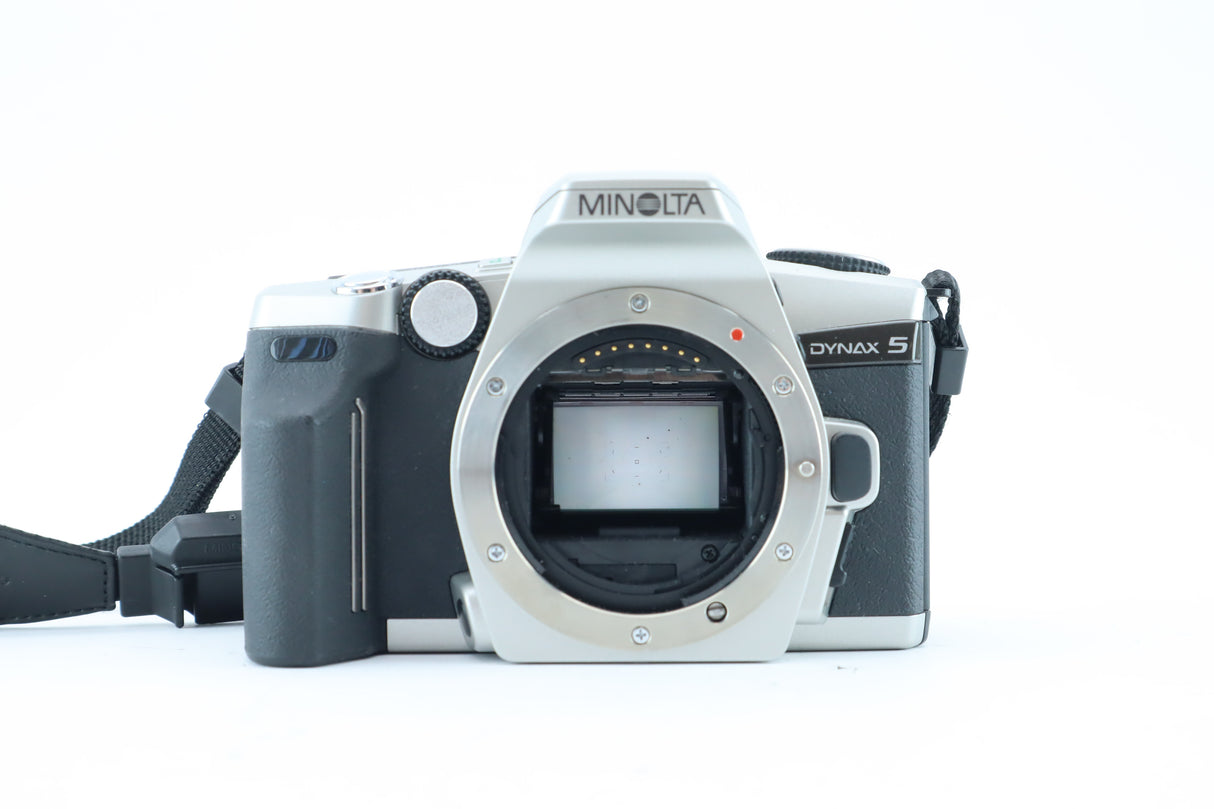 Minolta Dynax 5 – Lightweight 35mm Autofocus SLR Camera