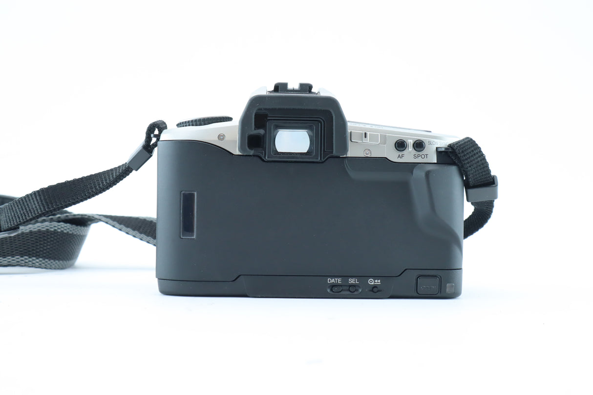 Minolta Dynax 5 – Lightweight 35mm Autofocus SLR Camera