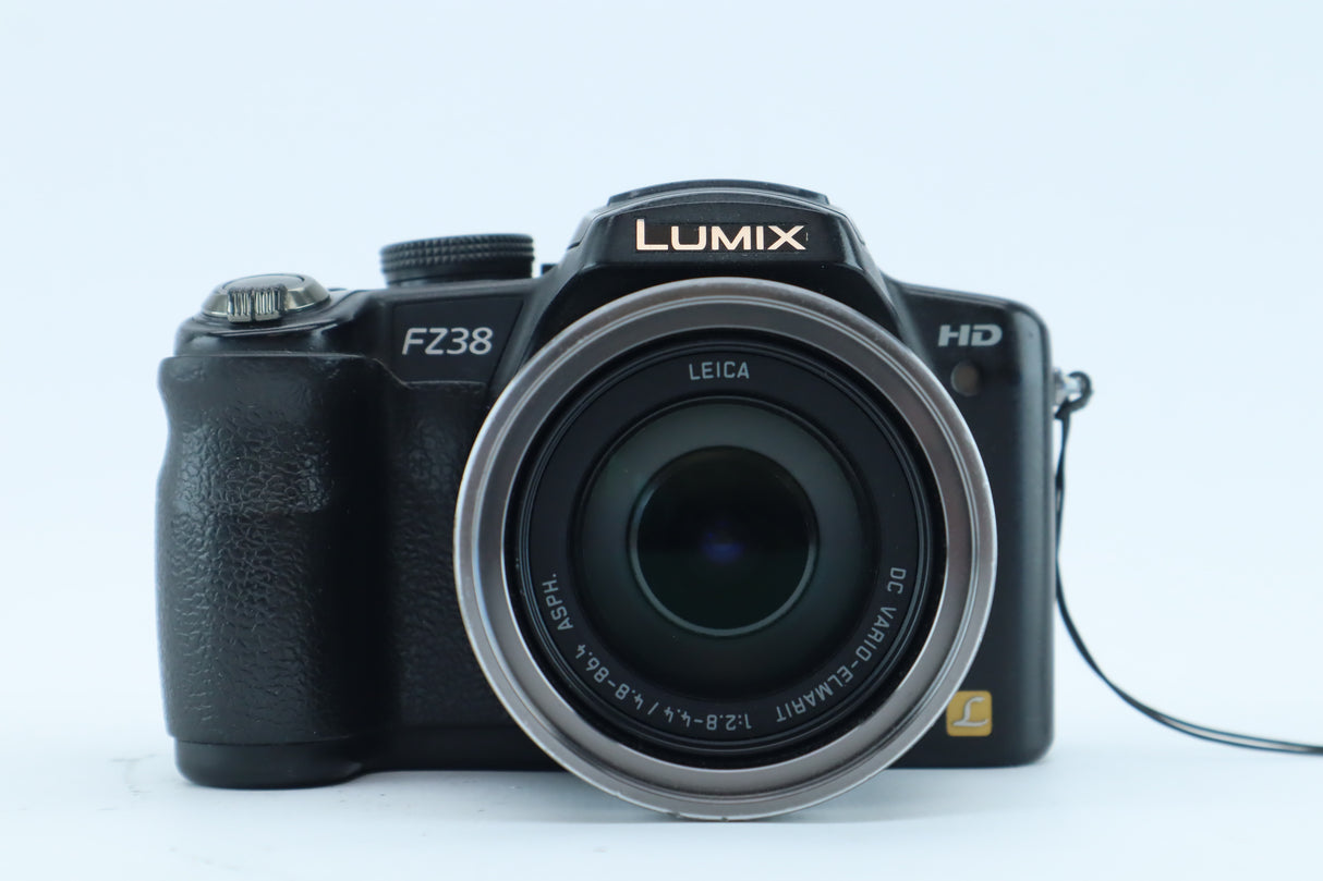 Panasonic Lumix FZ38 – 12.1MP Superzoom Camera with HD Video