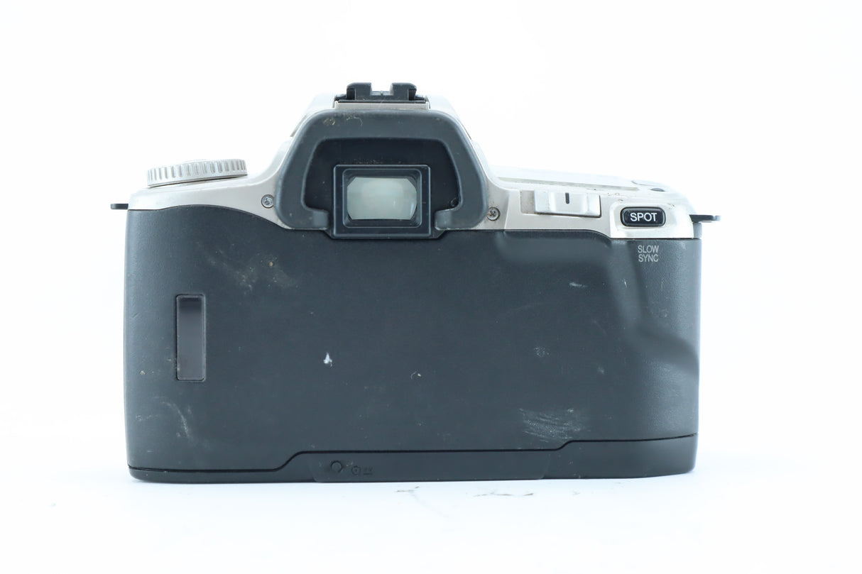 Minolta Dynax 404si with 28–80mm AF