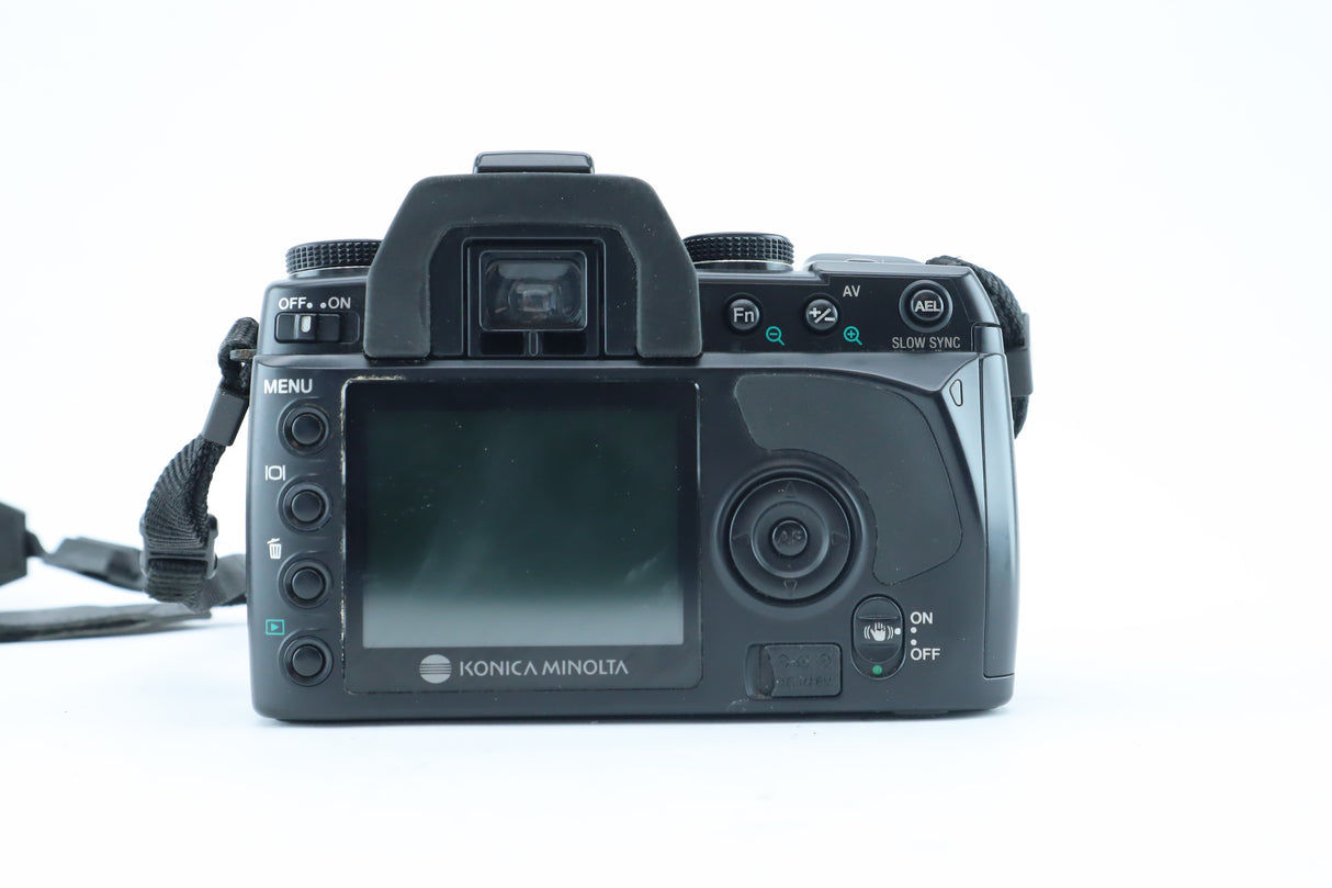 Konica Minolta Dynax 5D + Tamron 18–200mm f/3.5–6.3